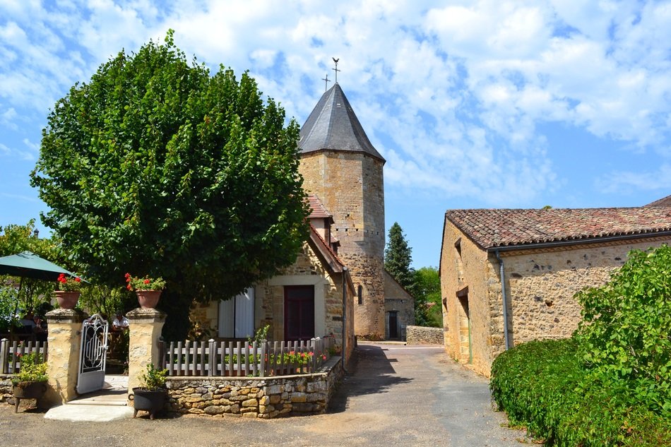 Vue du village d’Audrix en Dordogne
