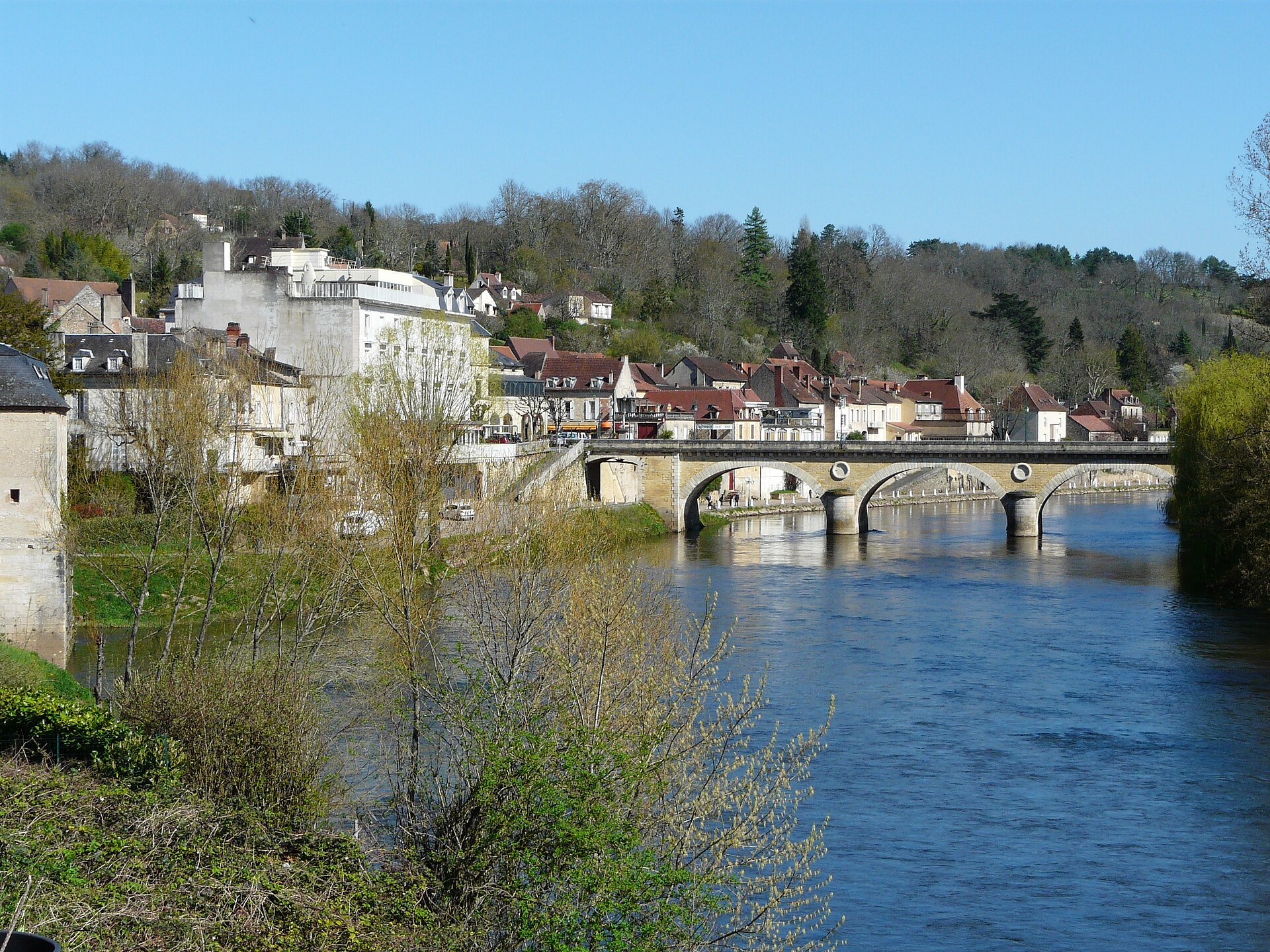 Le bourg du Bugue et la Vézère