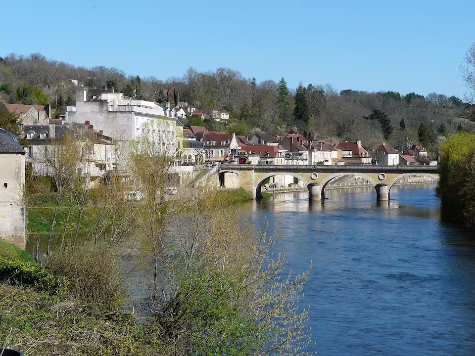 Le bourg du Bugue et la Vézère
